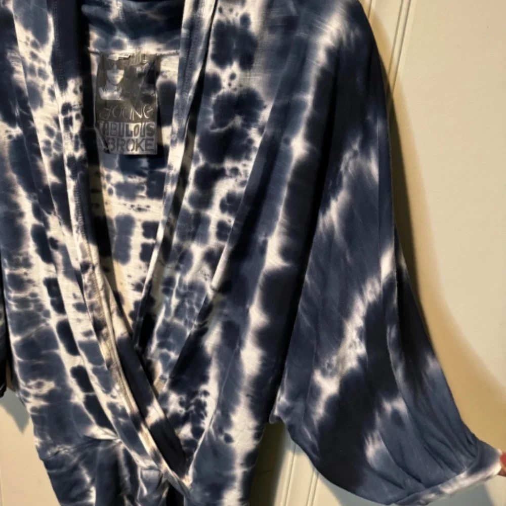 Top - Picture 3 of 5